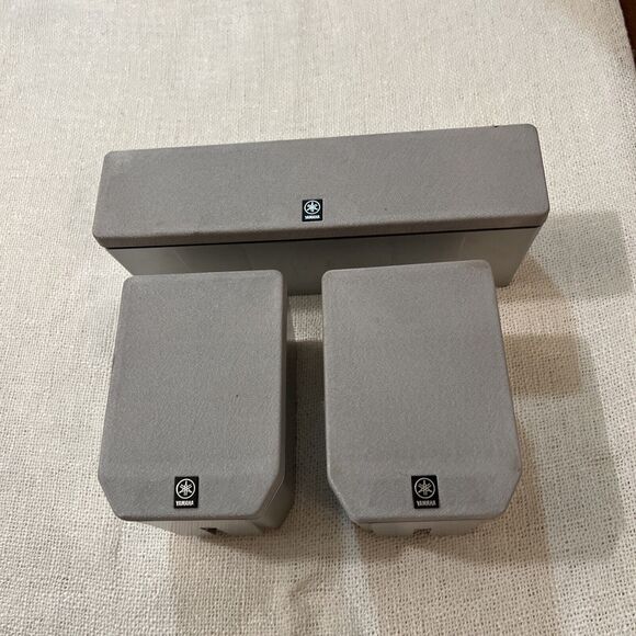 Yamaha NX-C270 Center Channel & 2 NX-E270 Book Shelf Speakers - 6 Ohms - Picture 5 of 9